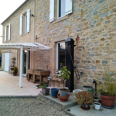 Hébergement de vacances House With 4 Bedrooms In Sur Seulles With Enclosed Garden And Wifi 15 Km From The Beach Condé-sur-Seulles