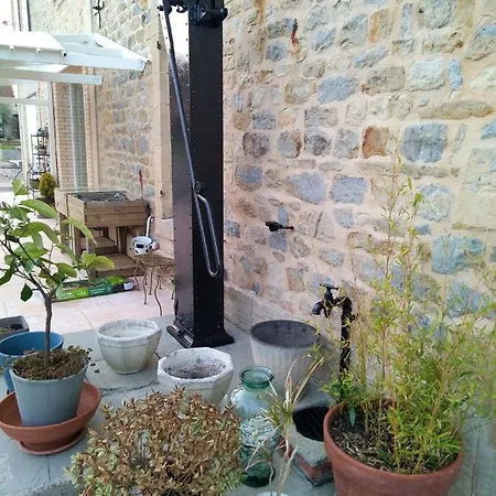 House With 4 Bedrooms In Sur Seulles With Enclosed Garden And Wifi 15 Km From The Beach Hébergement de vacances Condé-sur-Seulles