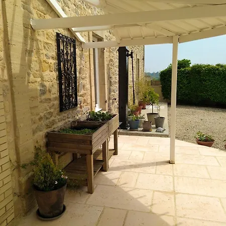 Hébergement de vacances House With 4 Bedrooms In Sur Seulles With Enclosed Garden And Wifi 15 Km From The Beach *