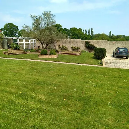 House With 4 Bedrooms In Sur Seulles With Enclosed Garden And Wifi 15 Km From The Beach Hébergement de vacances