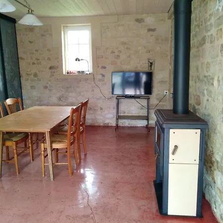 Hébergement de vacances House With 4 Bedrooms In Sur Seulles With Enclosed Garden And Wifi 15 Km From The Beach Condé-sur-Seulles